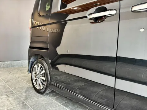 Honda N-BOX Custom