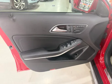 Mercedes-Benz Mercedes-Benz GLA