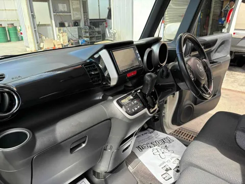 Honda N-BOX Custom