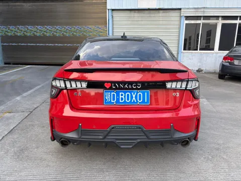 Lynk & Co 03