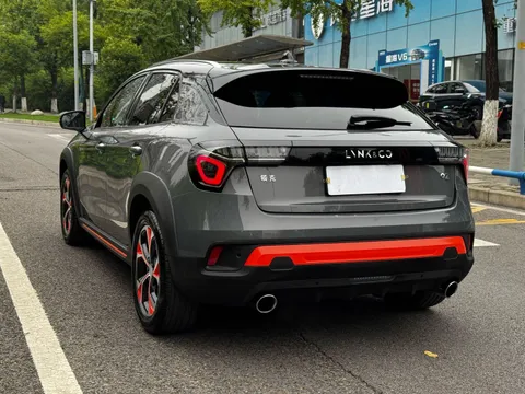 Lynk & Co 02