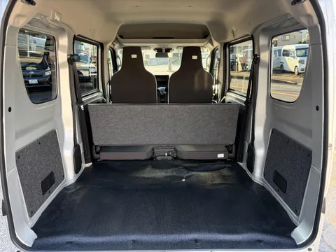 Nissan Clipper Van