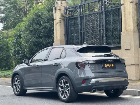 Lynk & Co 02