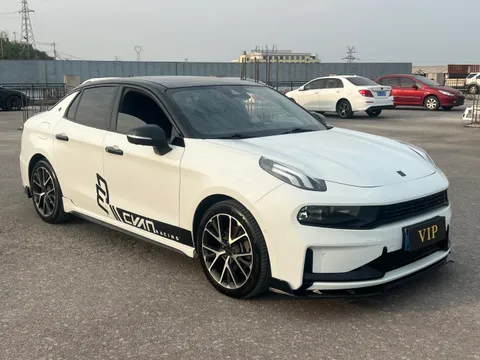 Lynk & Co 03