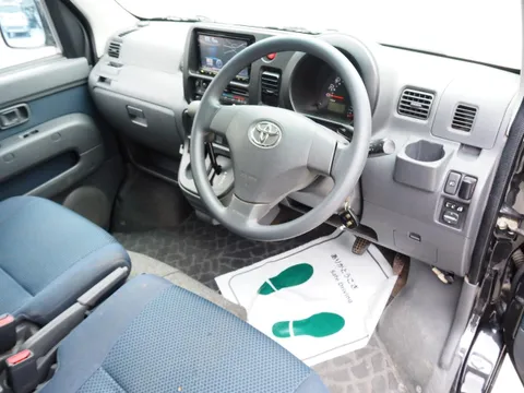 Toyota Pixis Van