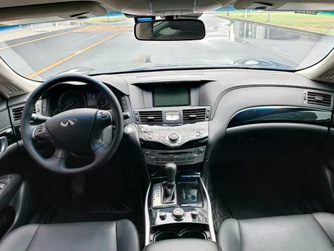 Infiniti Q70
