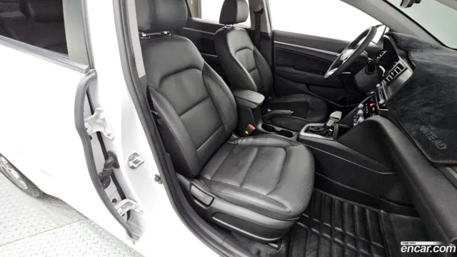 Hyundai Elantra (Avante)