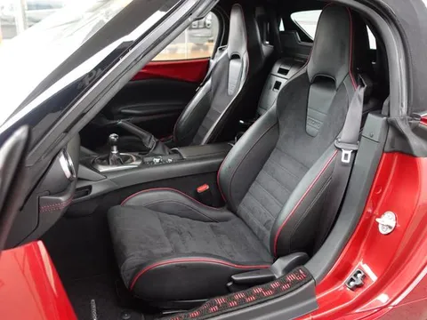 Mazda MX-5 (Roadster)