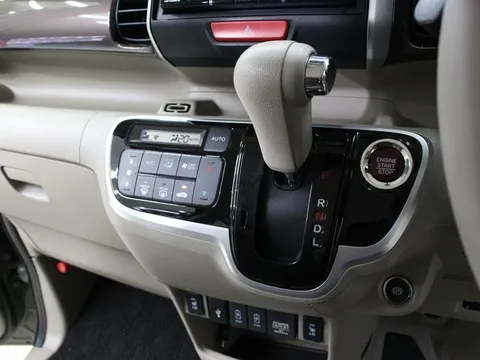 Honda N-BOX Slash