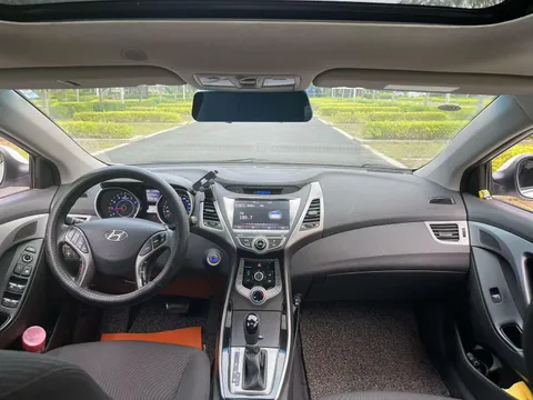 Hyundai Elantra (Avante)