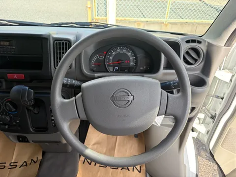 Nissan Clipper Van