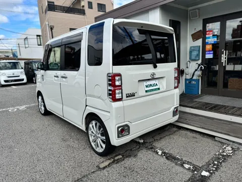 Toyota Pixis Mega