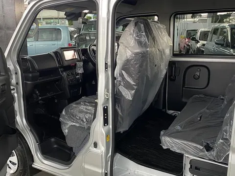 Nissan Clipper Van