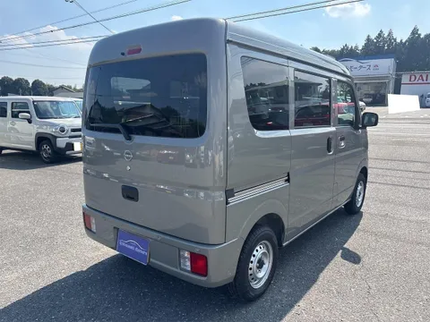 Nissan Clipper Van