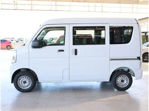 Nissan Clipper Van