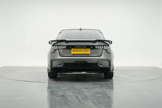 Lynk & Co 03