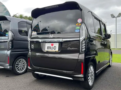 Honda N-BOX Custom