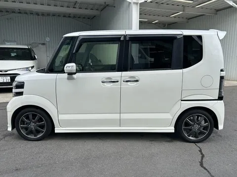 Honda N-BOX Custom
