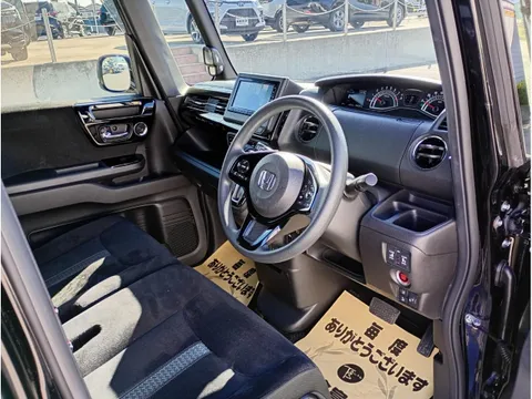 Honda N-BOX Custom