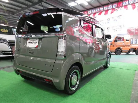 Honda N-BOX Slash