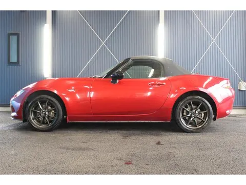 Mazda MX-5 (Roadster)