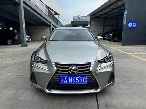 Lexus IS