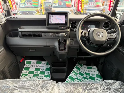 Honda N-BOX Custom