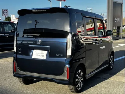 Honda N-BOX Custom