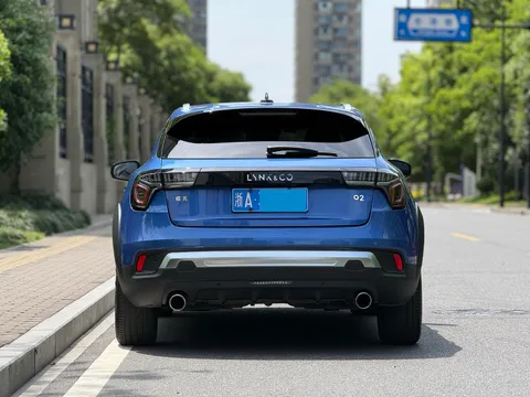 Lynk & Co 02