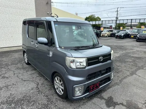 Toyota Pixis Mega