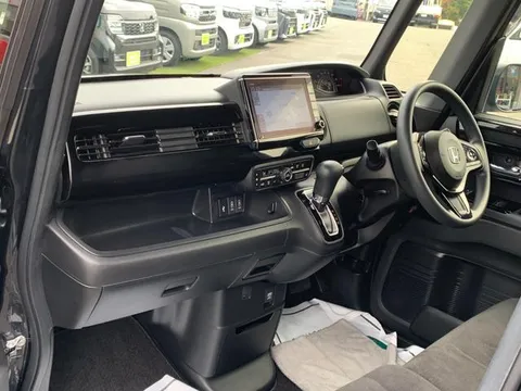 Honda N-BOX Custom