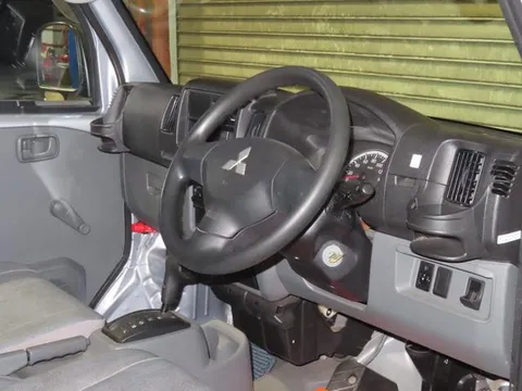 Mitsubishi Minicab Van