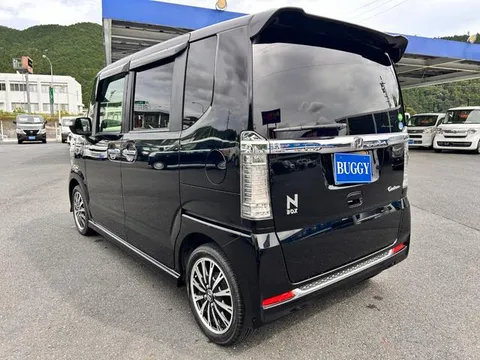 Honda N-BOX Custom