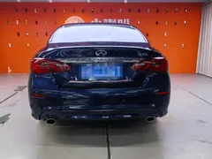 Infiniti Q70