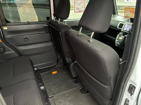 Toyota Pixis Mega