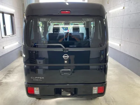 Nissan Clipper Van