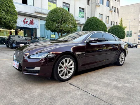 Jaguar XJ
