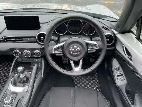 Mazda MX-5 (Roadster)