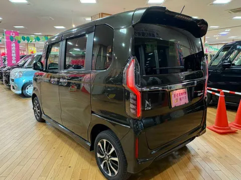 Honda N-BOX Custom