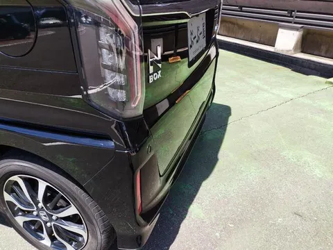 Honda N-BOX Custom