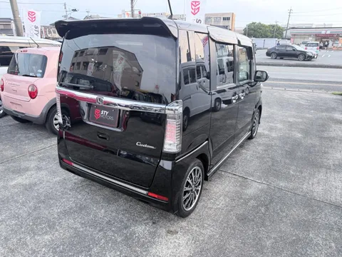 Honda N-BOX Custom