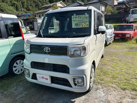 Toyota Pixis Mega