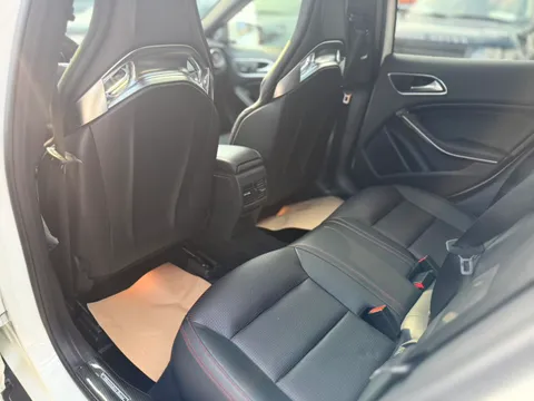 Mercedes-Benz Mercedes-Benz GLA