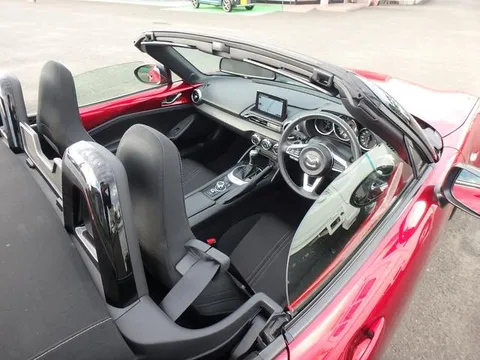 Mazda MX-5 (Roadster)