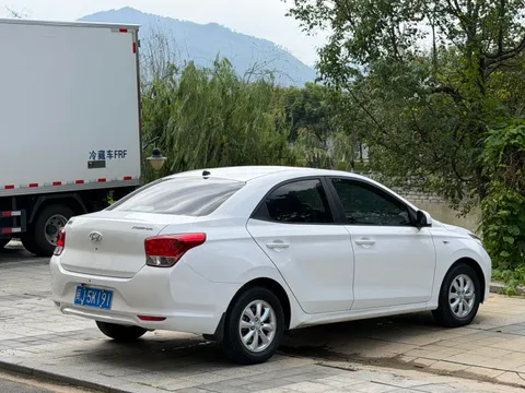 Hyundai Reina