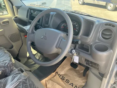 Mitsubishi Minicab Van