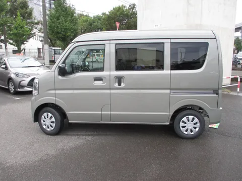 Nissan Clipper Van