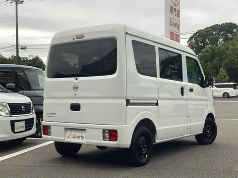 Nissan Clipper Van
