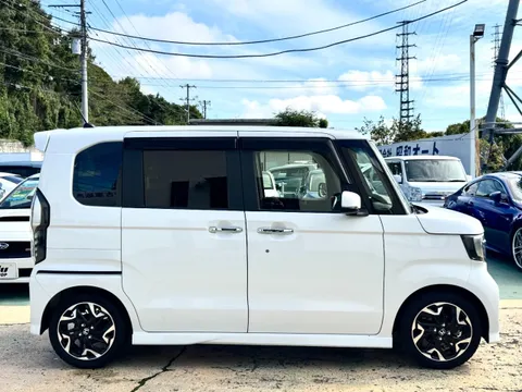 Honda N-BOX Custom