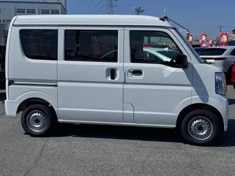 Nissan Clipper Van